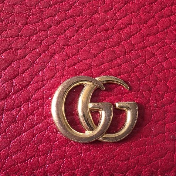 SOLD Gucci GG Marmont Red Pebbled Leather Trifold Wallet – Entrupy Authenticated - Picture 2 of 12